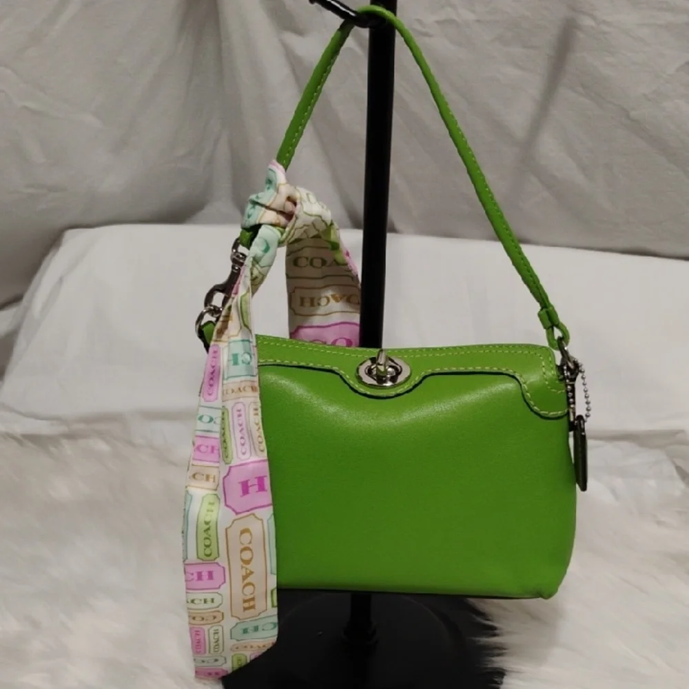 SALE! Auth Coach Mini ๐ Green Shoulder Bag W Scarf & Hangtag & Extender - Picture 13 of 13